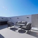 Rooftop Sunset Garden By Staycom Apartament Pamboula