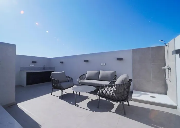 Rooftop Sunset Garden By Staycom Appartement Pamboula